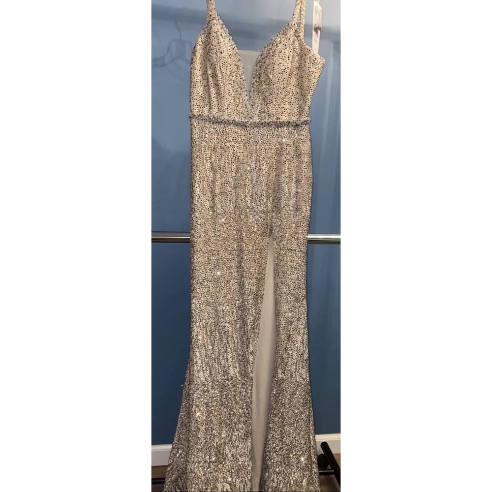 NWT Ellie Wilde Mon Cheri Beaded Floor Length‎ Gown Size 6, Prom Dance Fashion